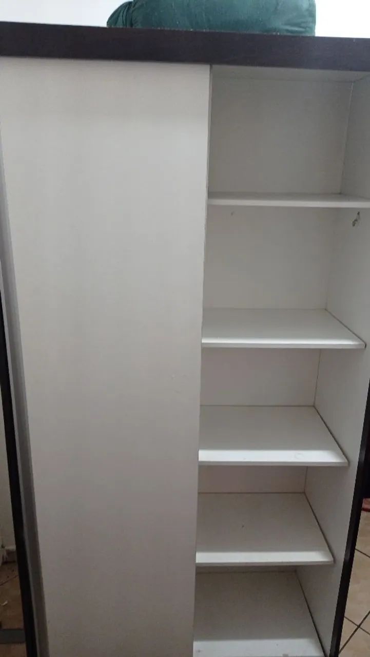 Guarda roupas com 2 porta de correr R$200,00