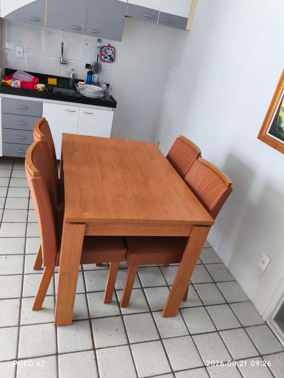 Vendo mesa e quatro cadeiras - Foto 2