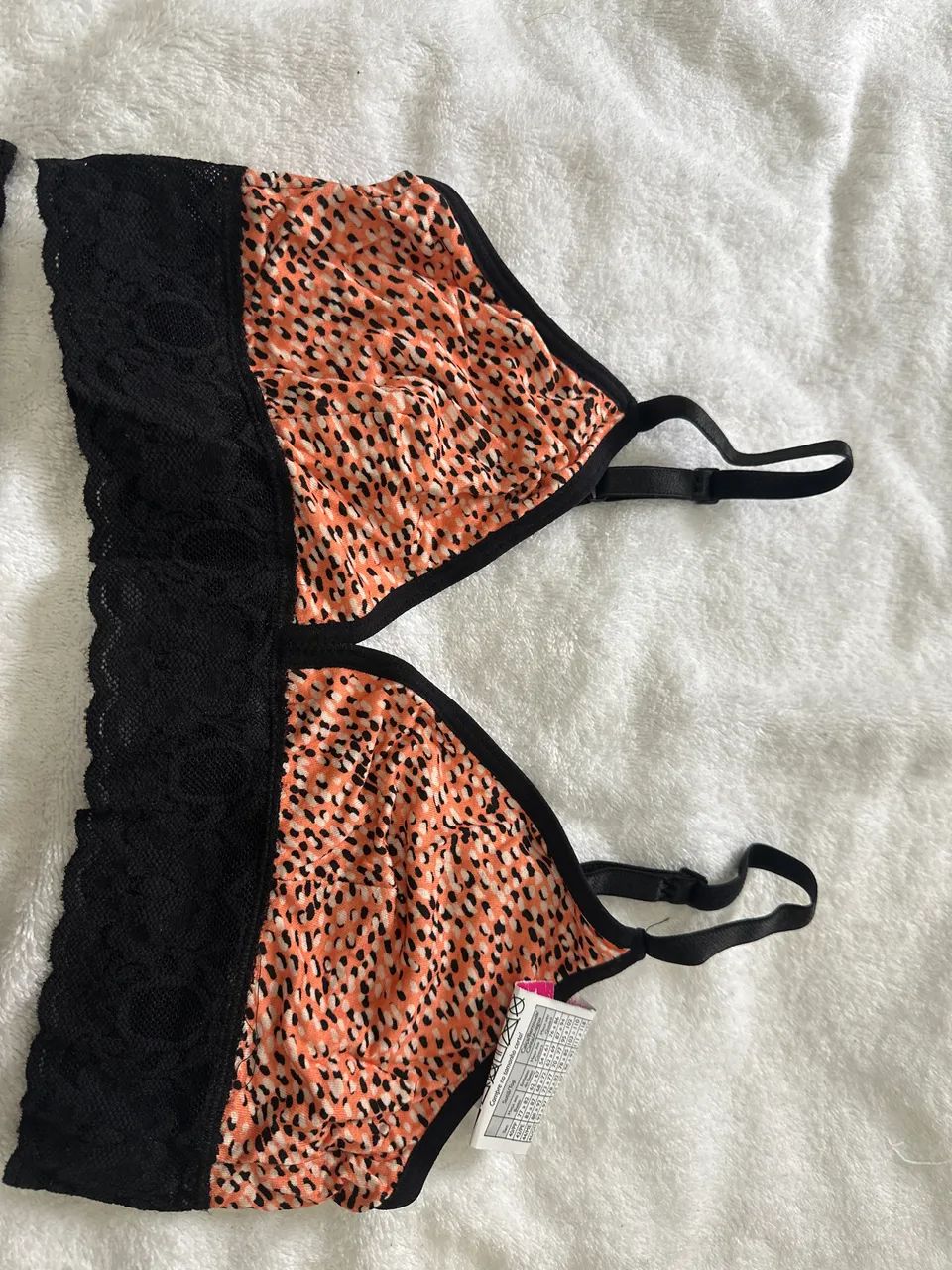 Conjunto Anicet aram 46 com renda salmão e preto  - Foto 2