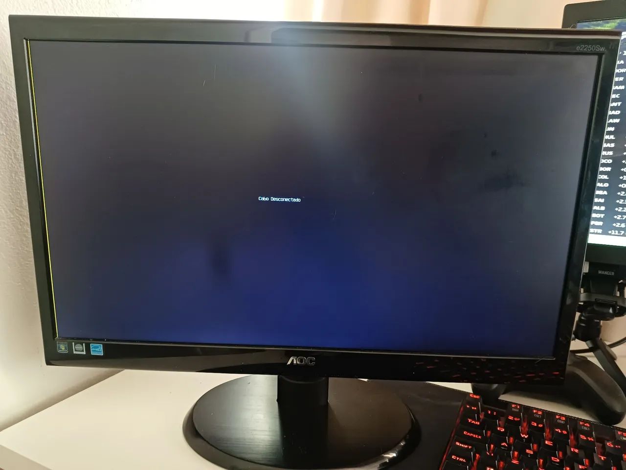 Monitor AOC (Com detalhe na tela) - Barato!