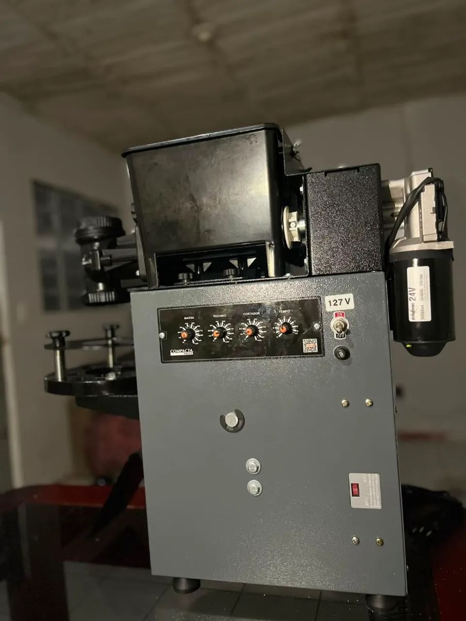 VENDO MÁQUINA DE SALGADO,FRITADEIRA E FREEZER