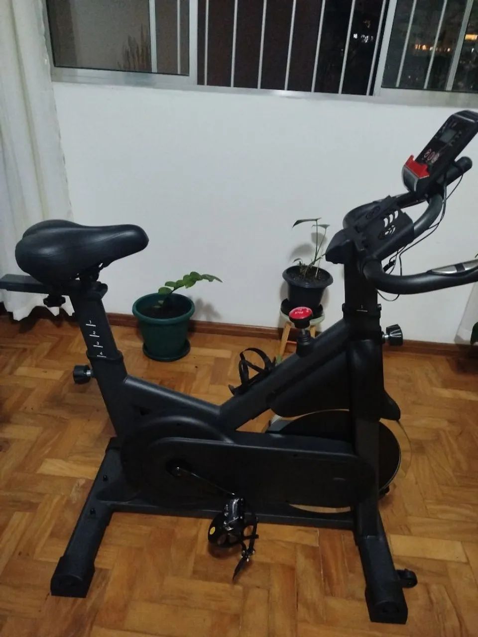 Bicicleta ergométrica sem uso