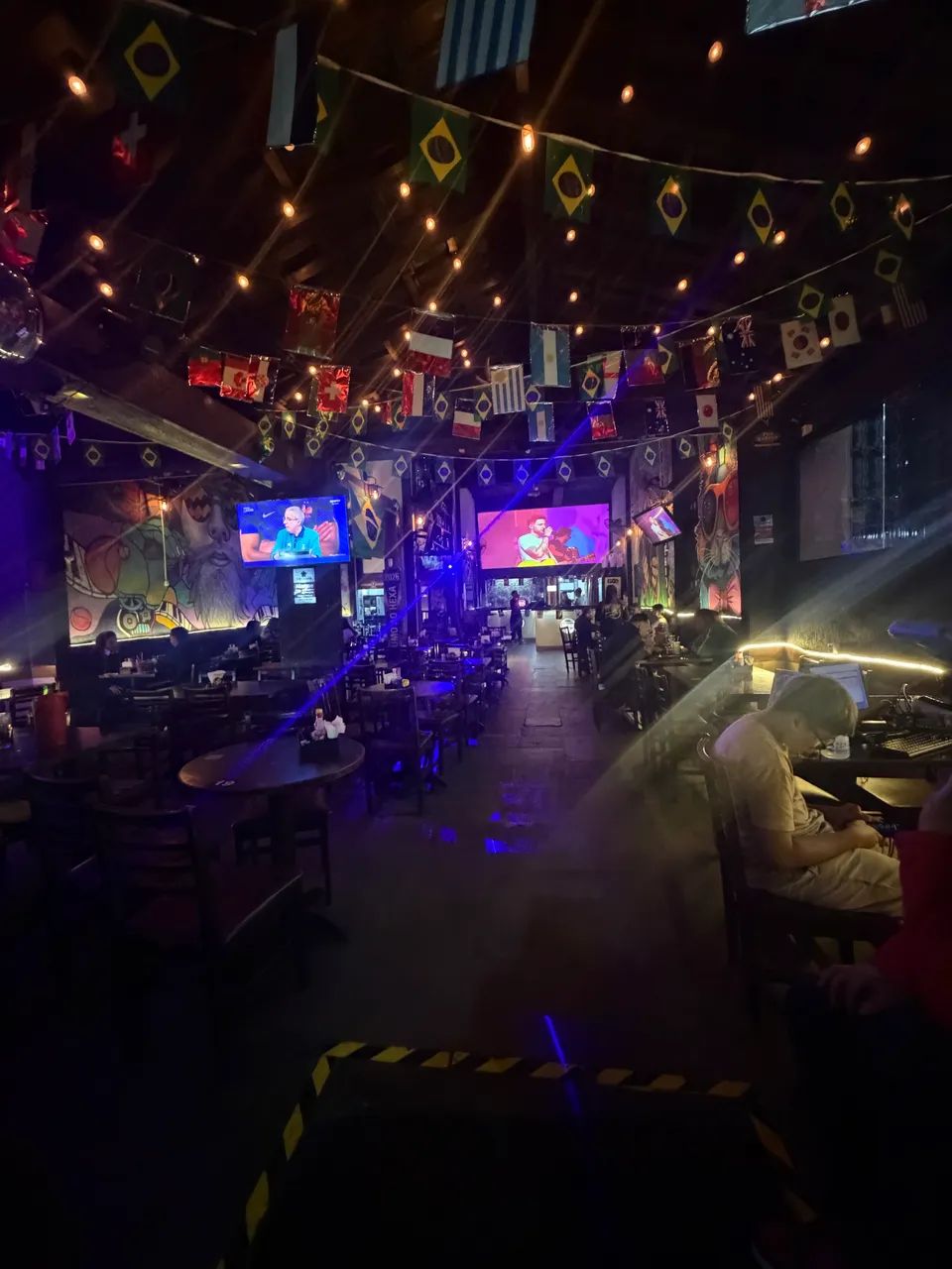 Vaga para auxiliar de serviços gerais limpeza de bar