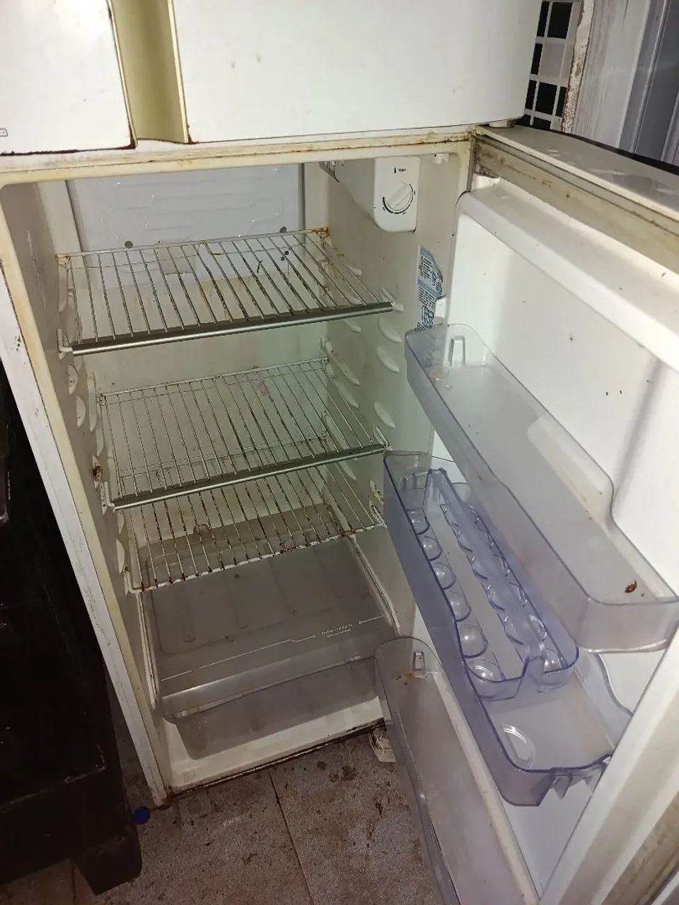 Vendo geladeira funcionando perfeitamente  - Foto 2