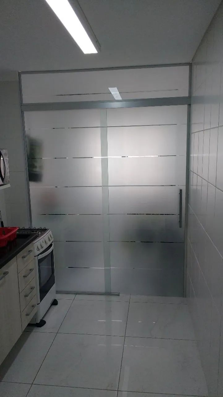 Vende-se Porta divisória de vidro para separação de ambiente