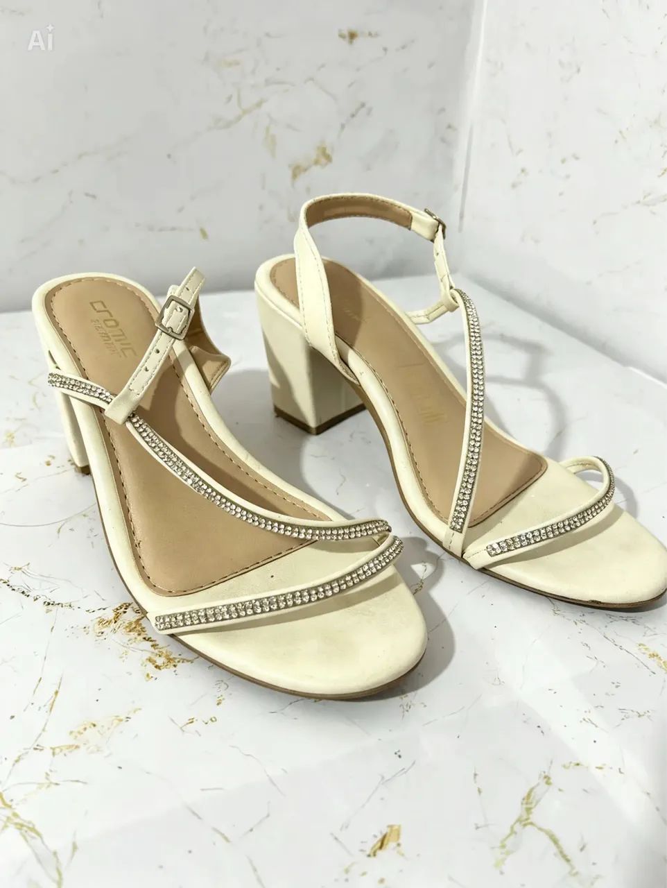 Sapato feminino branco saltinho  - Foto 2