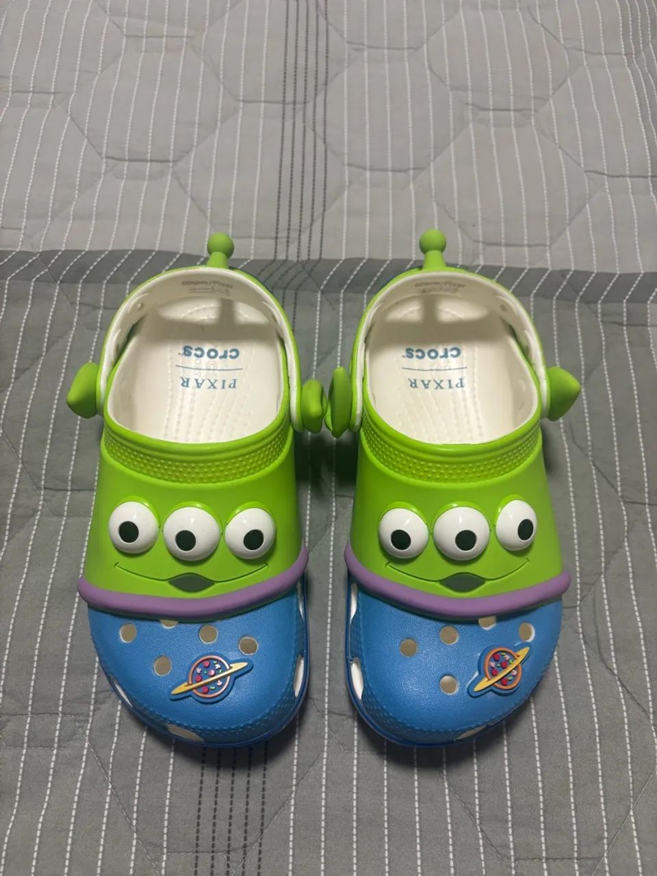 Crocs alien