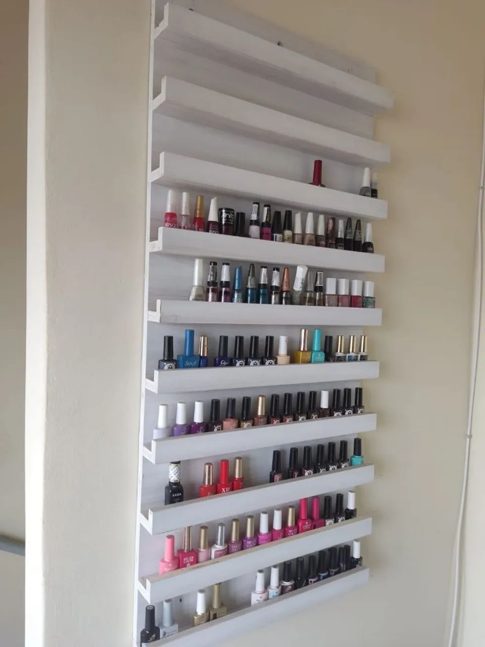 Prateleira de esmalte