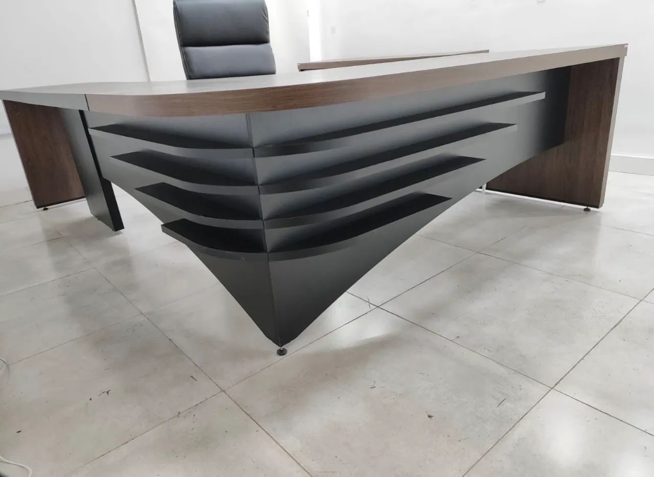 Mesa Presidente Premium + Móvel Auxiliar Executivo | Estado de Zero