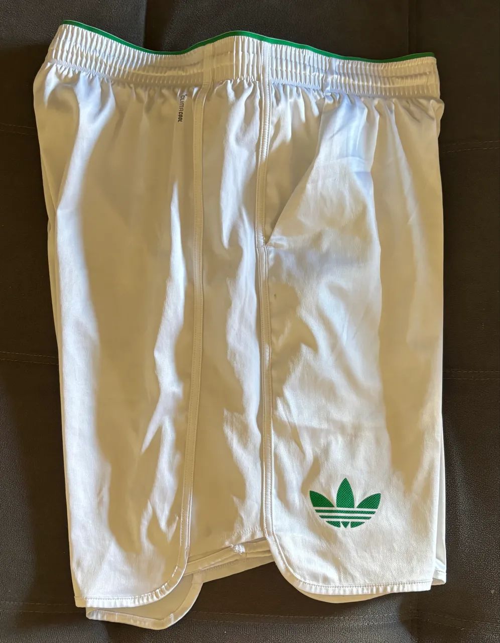 Vendo Bermuda Adidas Original. Tamanho M - Foto 4
