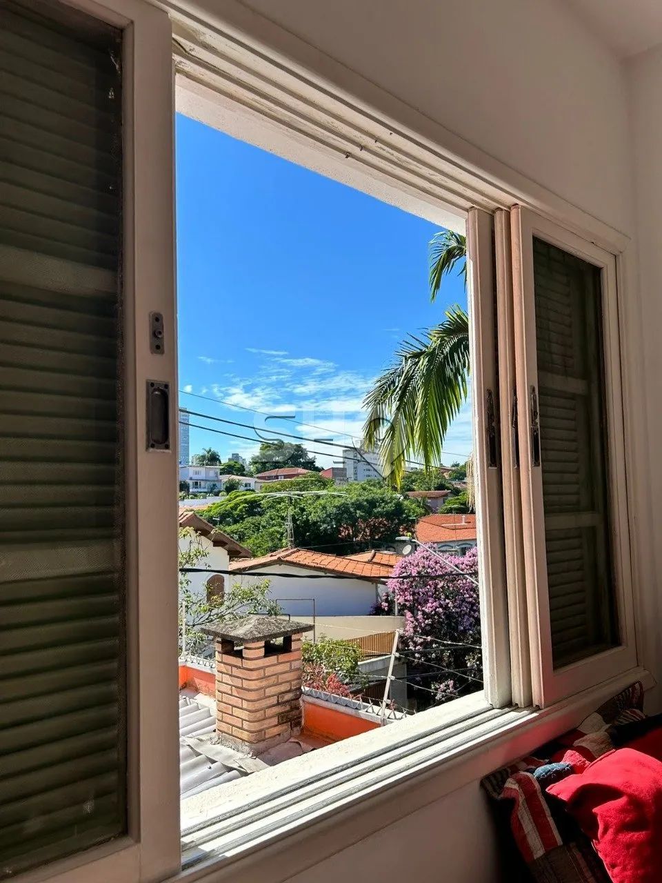 Vila Madalena, sobrado, rua tranquila, 3 suites, 2 vgs