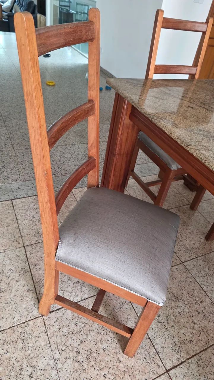 Vendo conjunto de mesa madeira maciça  - Foto 2