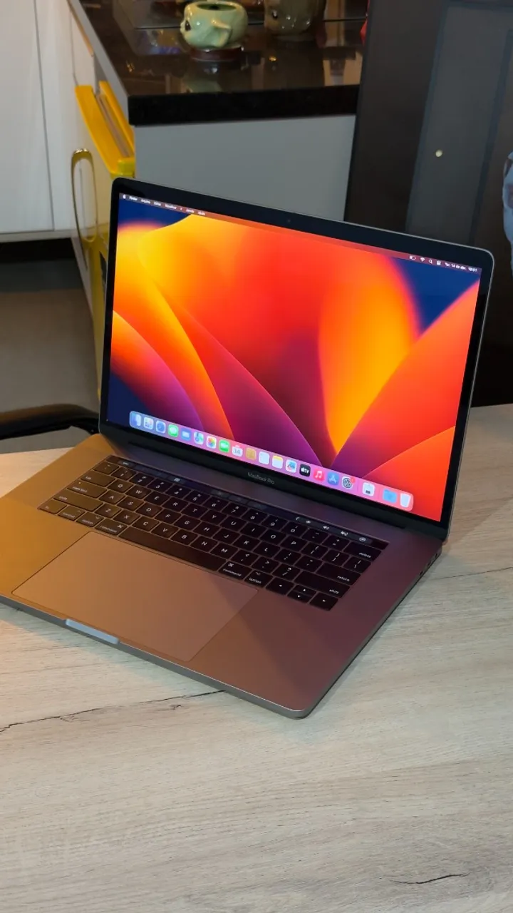 Macbook Pro 2019 (32GB Ram | Intel Core i9 | 512GB SSD | Radeon