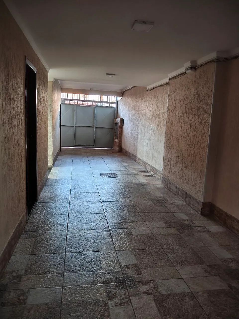 Aluga-se apto é uma kitnet de um quarto para casal. - Foto 2