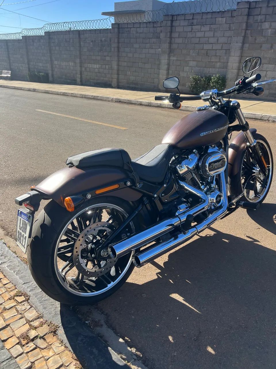 Harley Breakout Impecável 