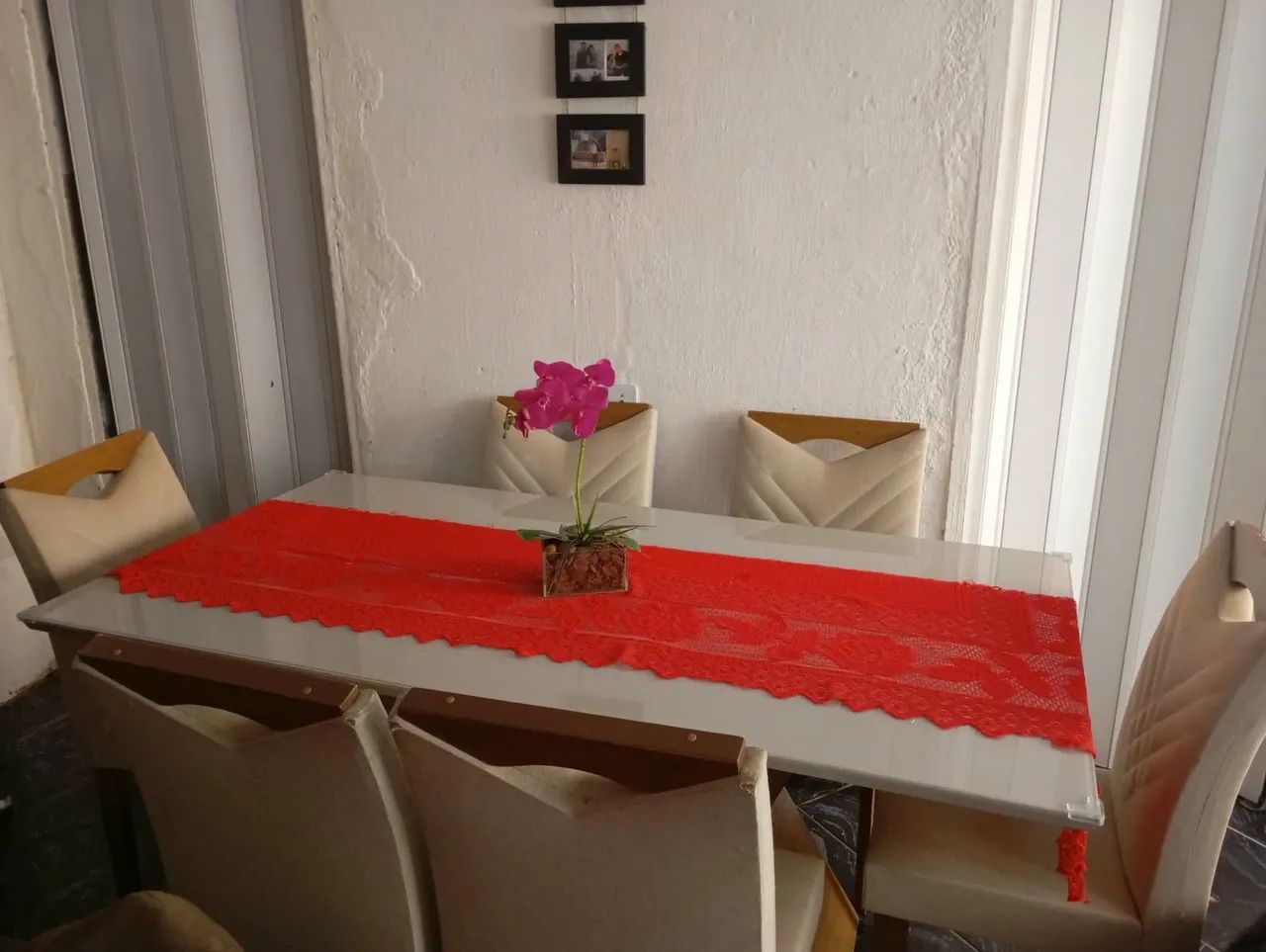 Mesa de Jantar com 6 Cadeiras + Tampo de Vidro | Super Conservada  - Foto 2