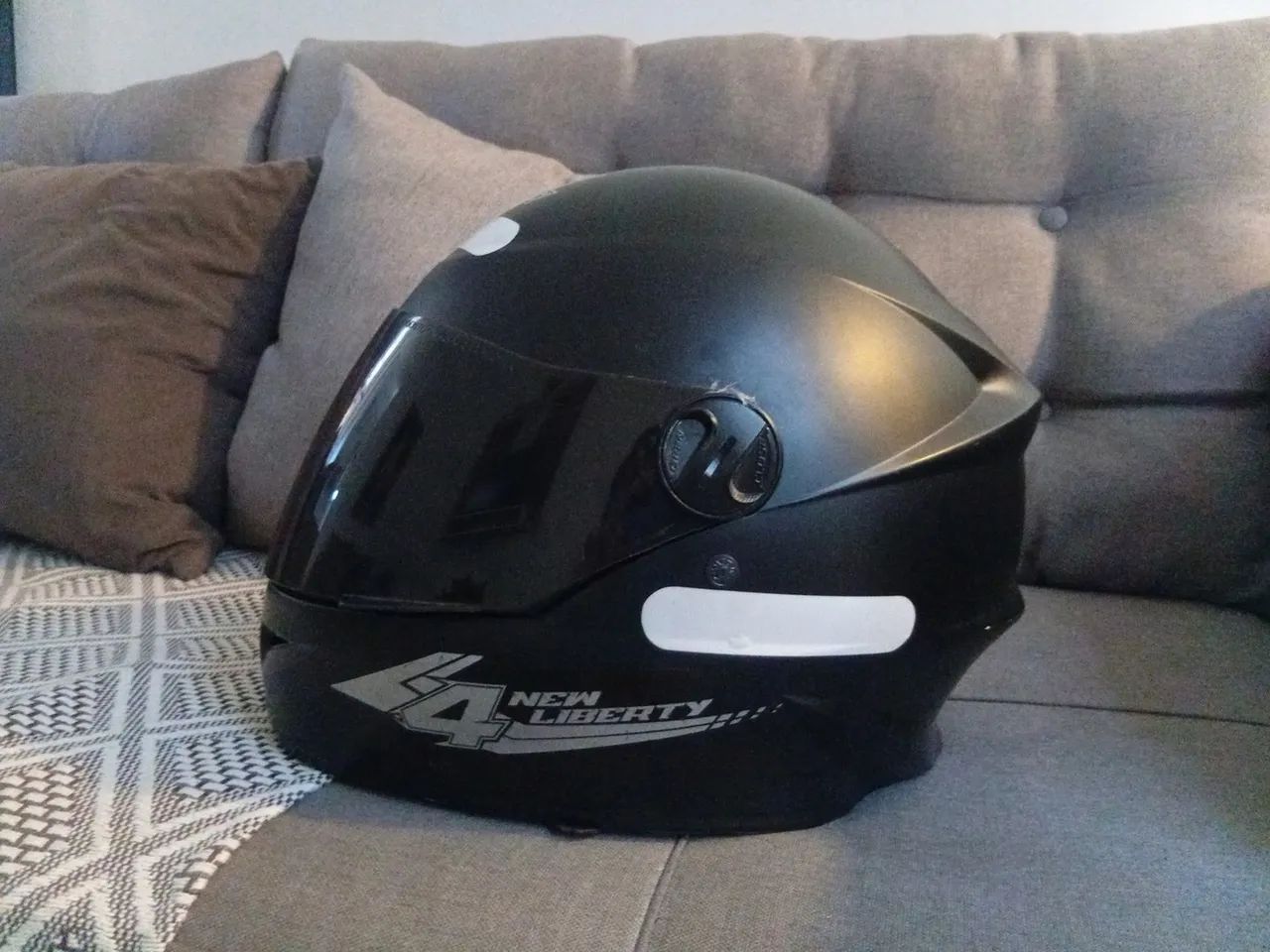 Capacete tamanho 56 - Foto 2