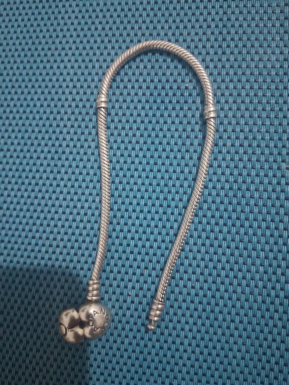 Pulseira Pandora fecho de coração 23cm com trava e berloques - Foto 2