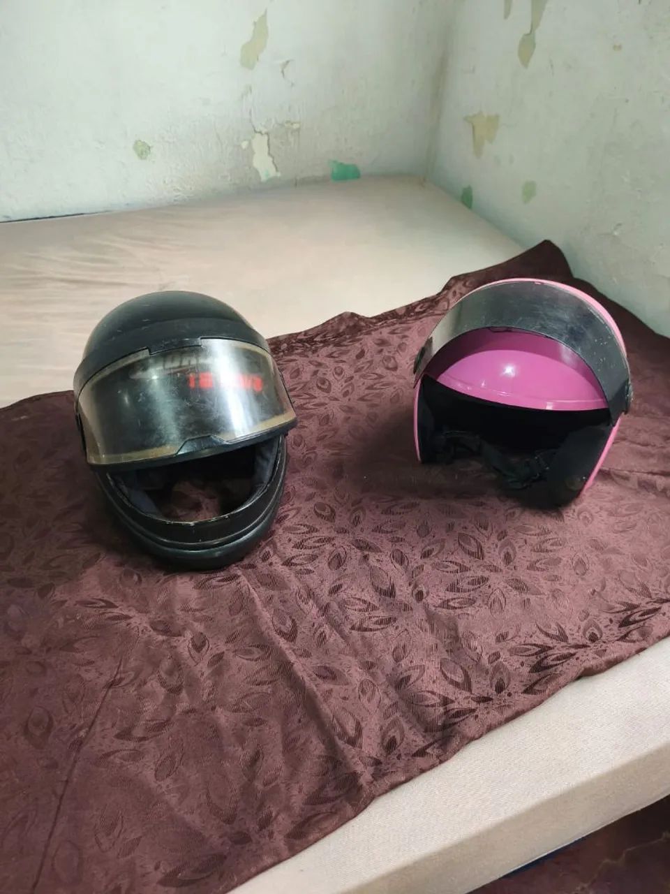 Troco ou Vendo 2 capacetes usado 