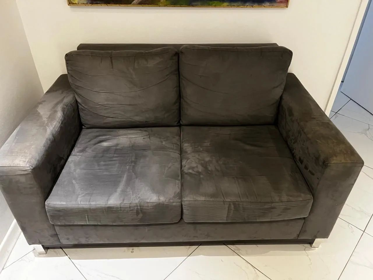 Sofá confortável de 2 lugares