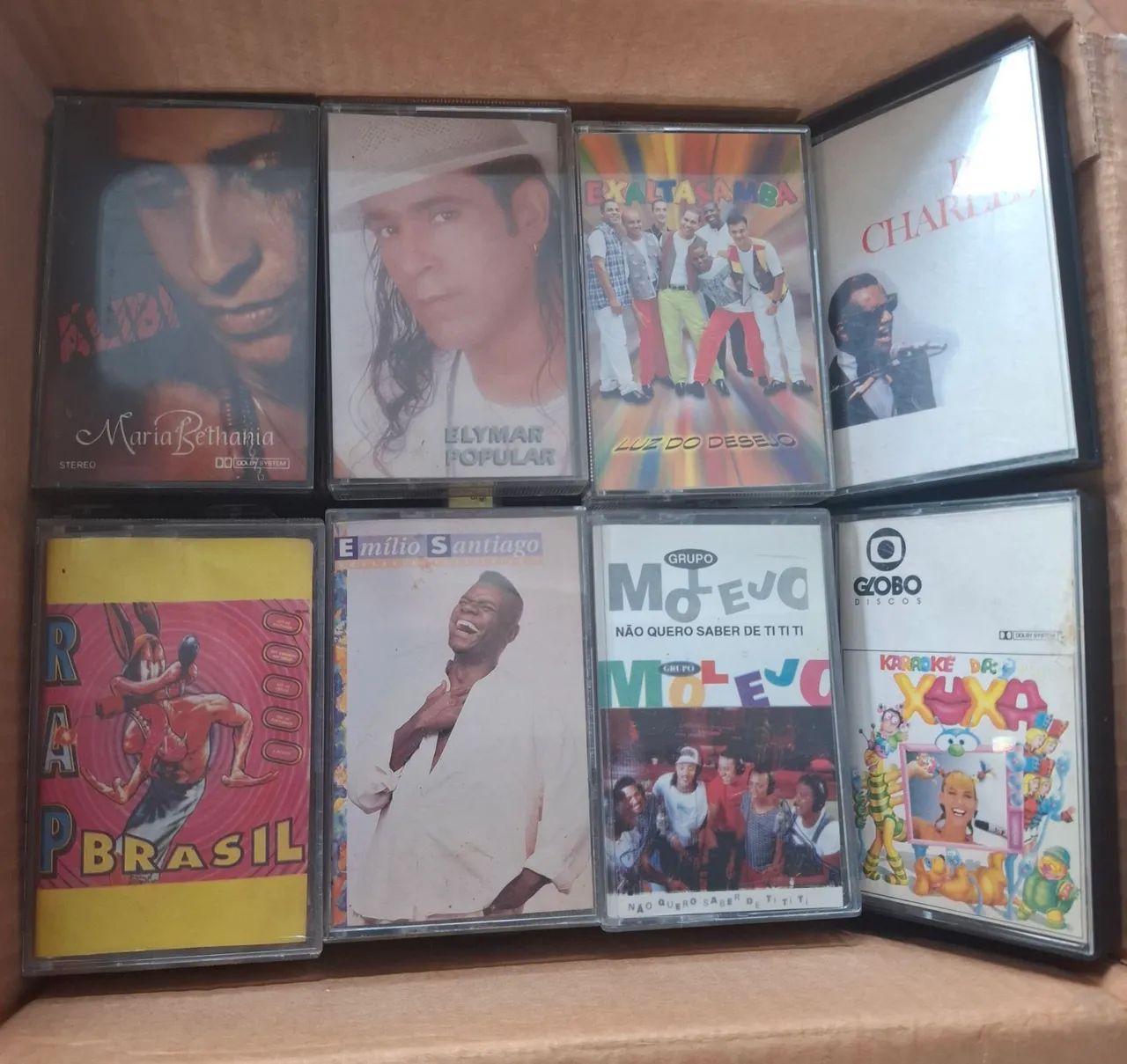 Coleção com mais de 120 clássicas fitas de rádio 