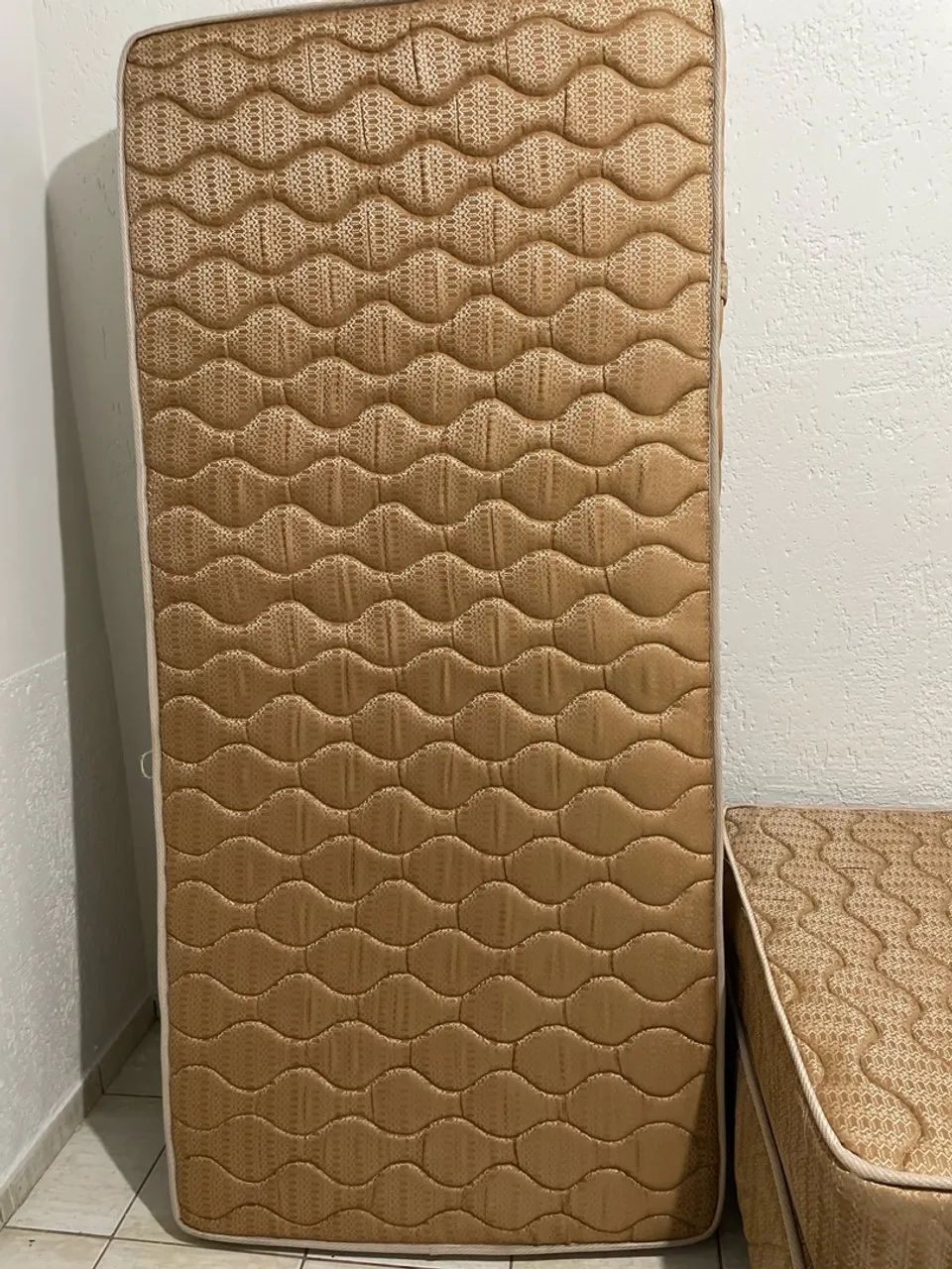 Cama de solteiro + dois colchões  - Foto 3