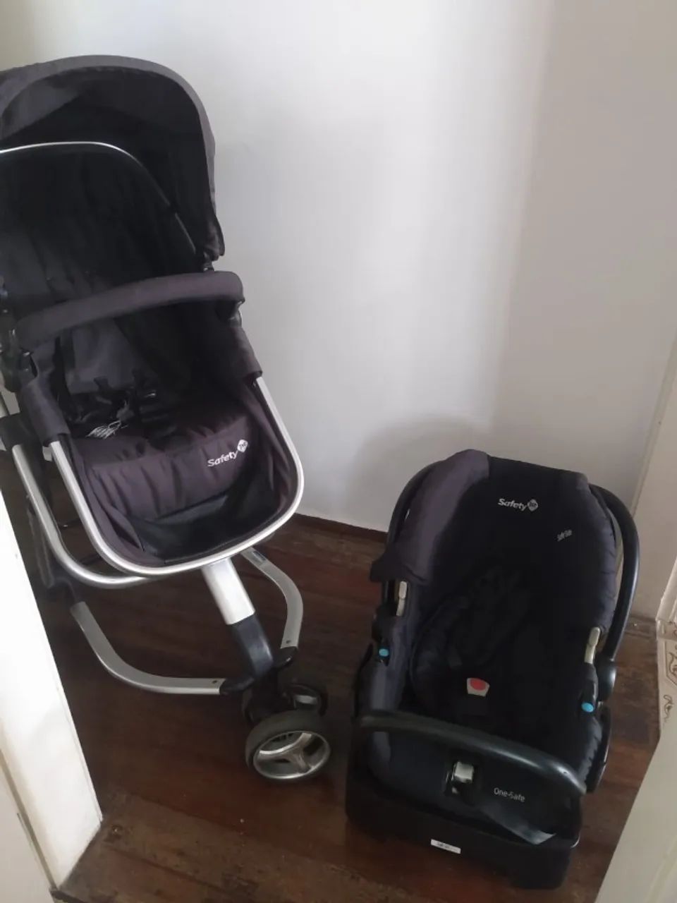 Carrinho com Bebê Conforto