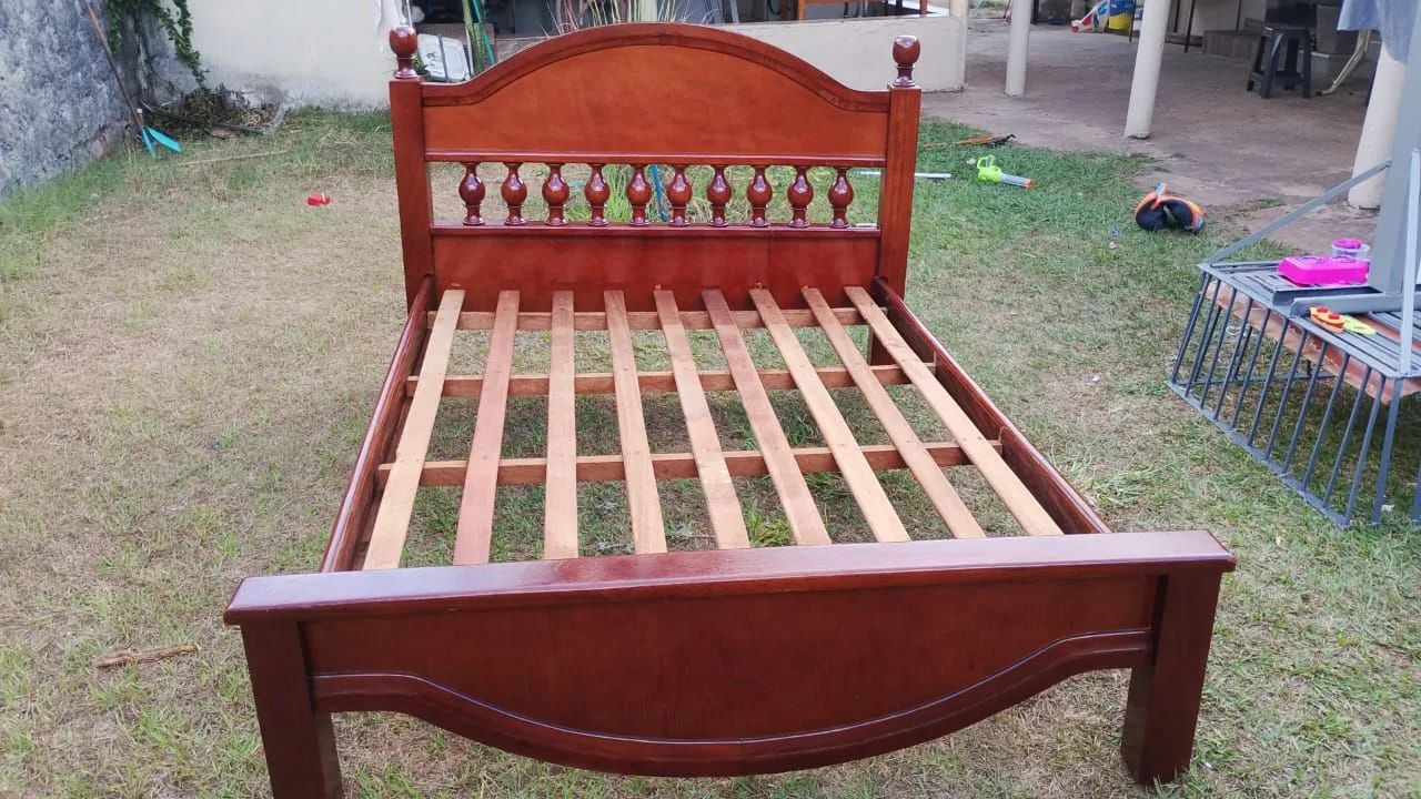 CAMA DE CASAL DE MADEIRA