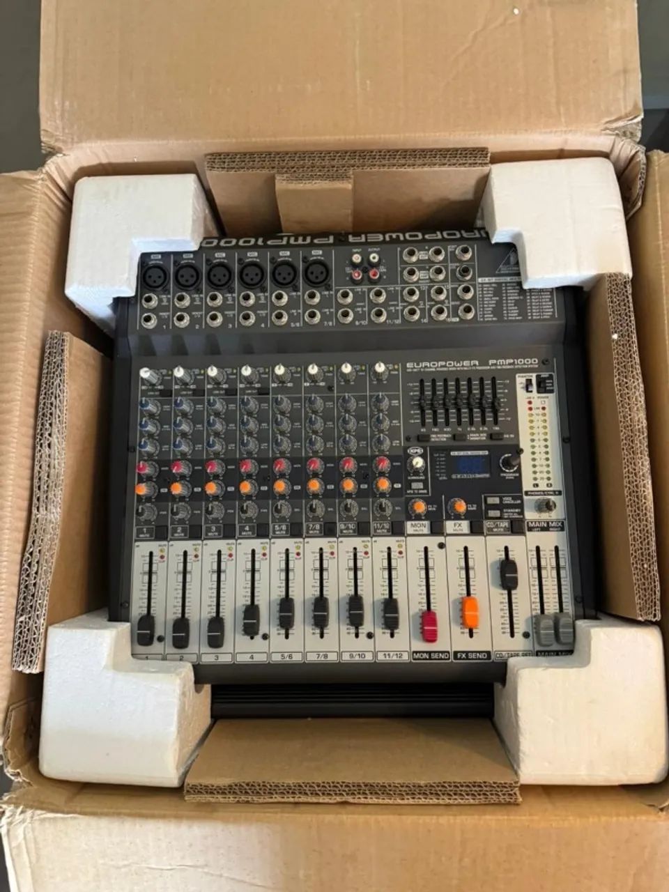 Mesa de Som Amplificada Behringer Europower PMP1000 500W - Foto 5