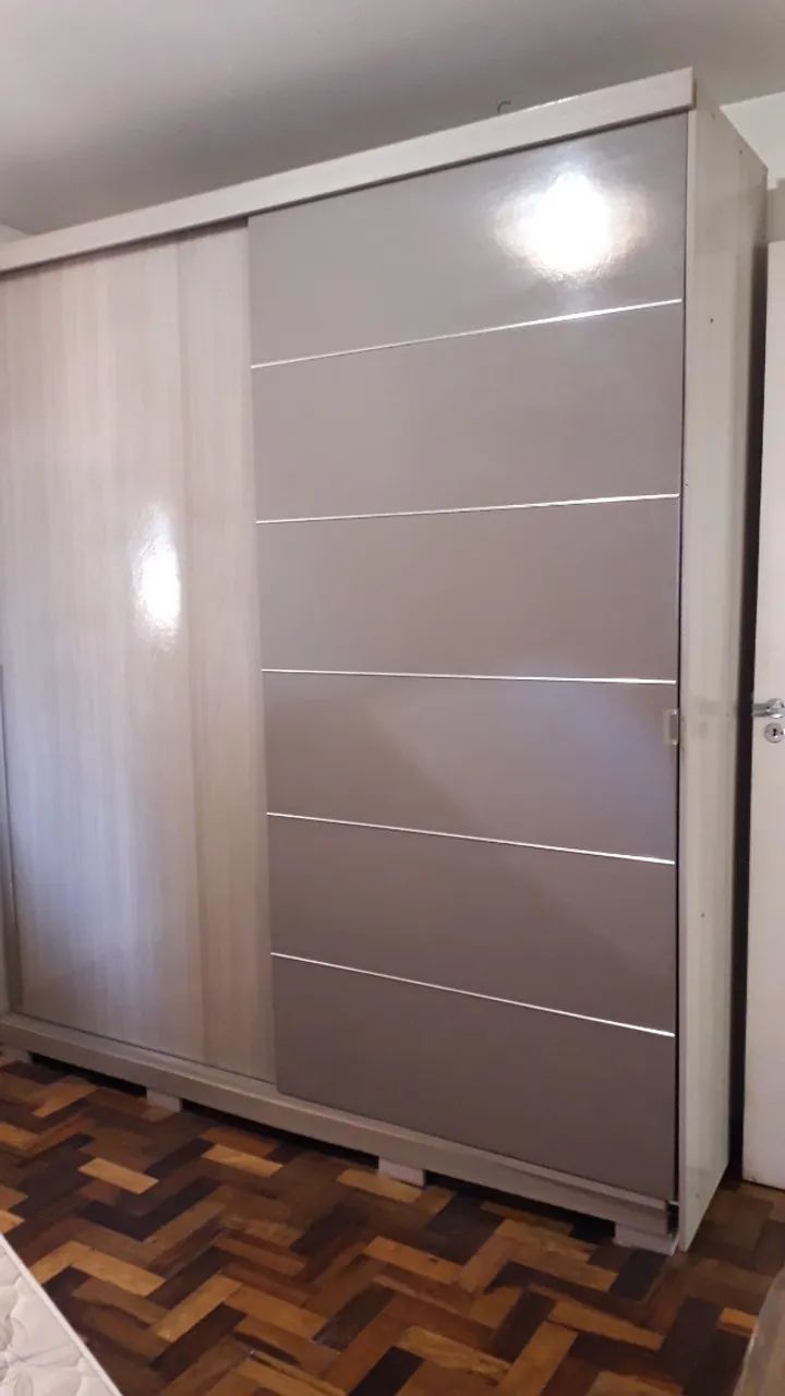 Guarda-roupas (210x230cm)