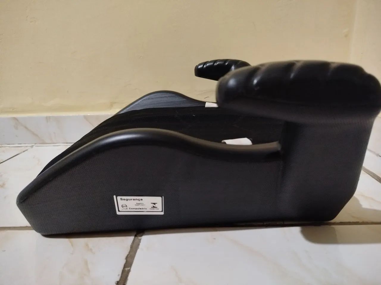 Vendo cadeirinha de elevação para automóveis em perfeito estado de conservação  - Foto 4