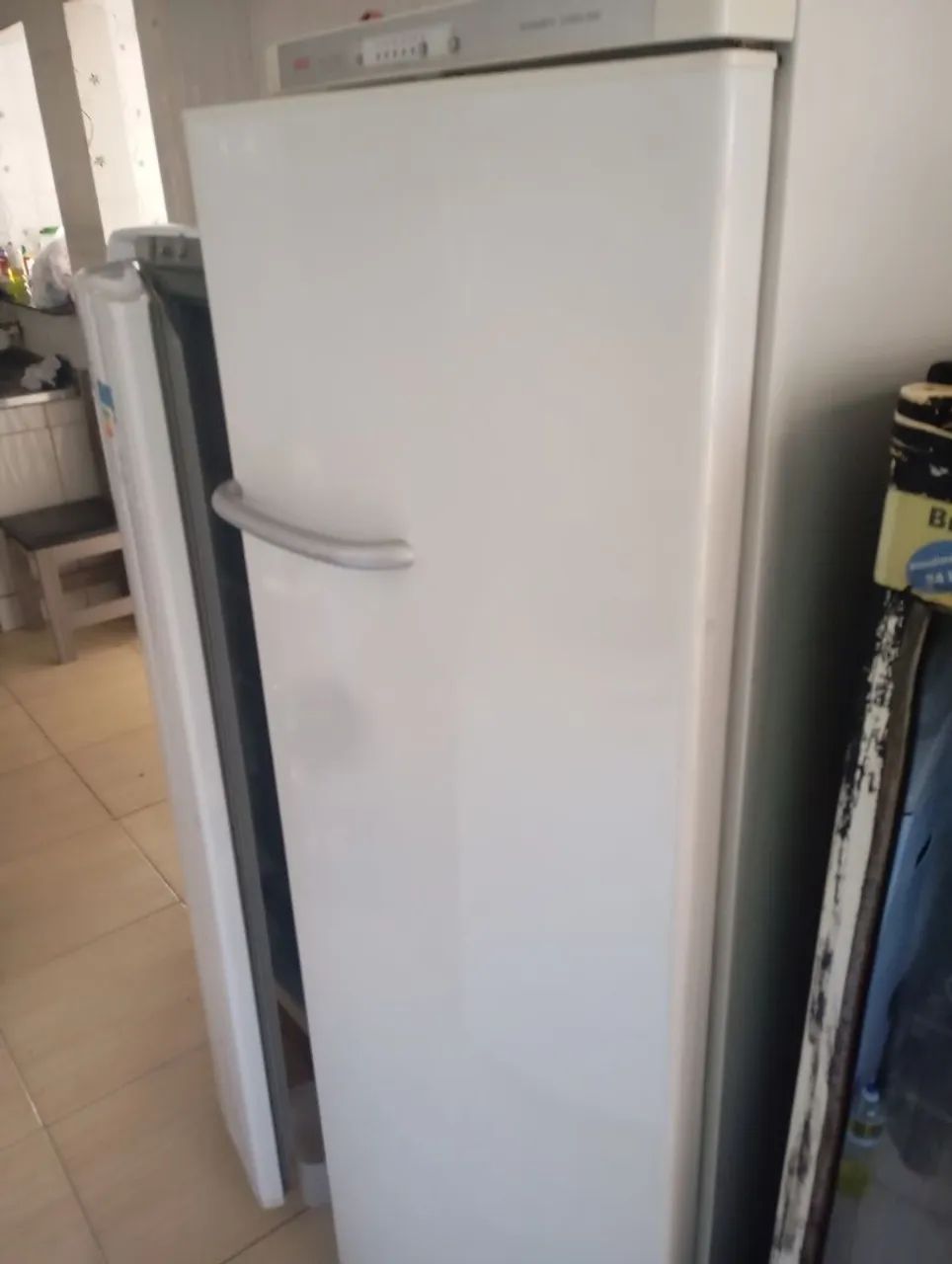 Vendo geladeira em ótimo estado - funcionando perfeitamente. - Foto 2