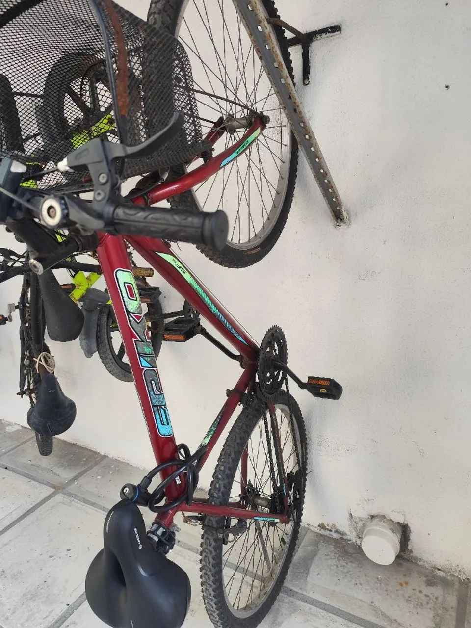 Bicicleta Epiko Aro 26 com Marchas e Cestinha - Foto 3