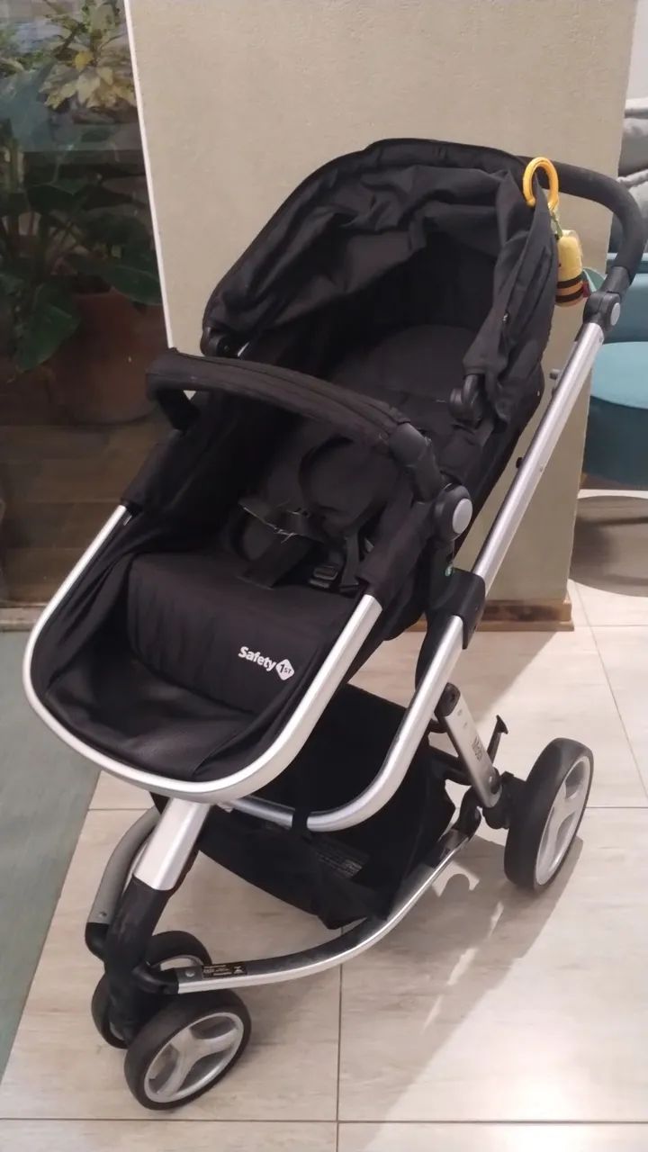 Vendo carrinho de bebê e cadeirinha de alimentação 