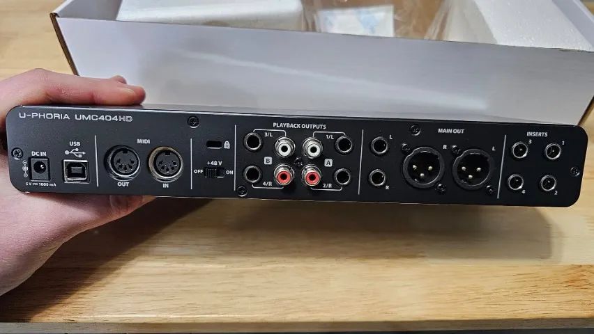 INTERFACE DE ÁUDIO BEHRINGER U-PHORIA 404 HD - Foto 5