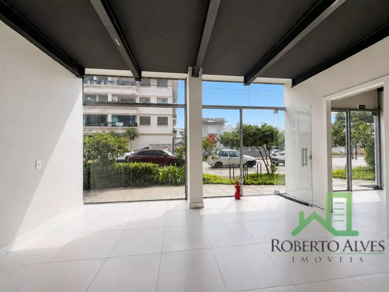 ? Sala Comercial com 100 m² e Mezanino em Jurerê - Foto 3