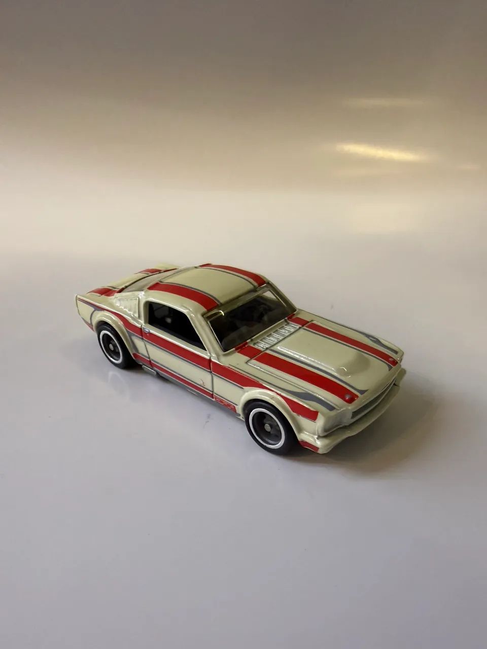 Hot Wheels ?65 Ford Mustang Fastback - Hot Wheels Garage 2011