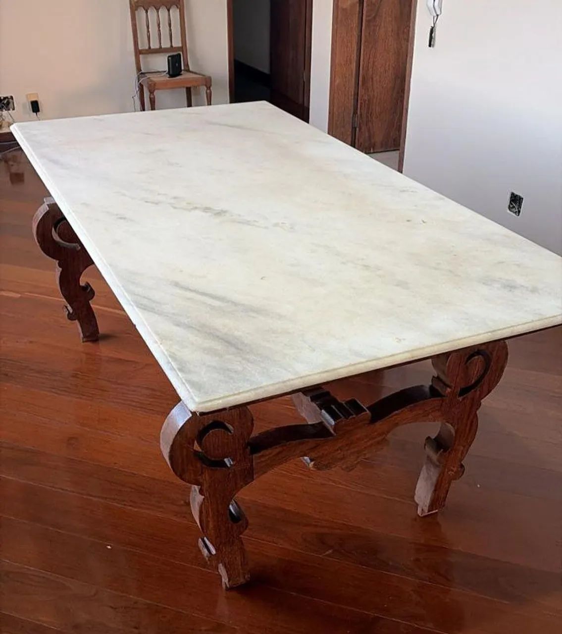 Mesa madeira maciça com tampo de mármore branco - Foto 3