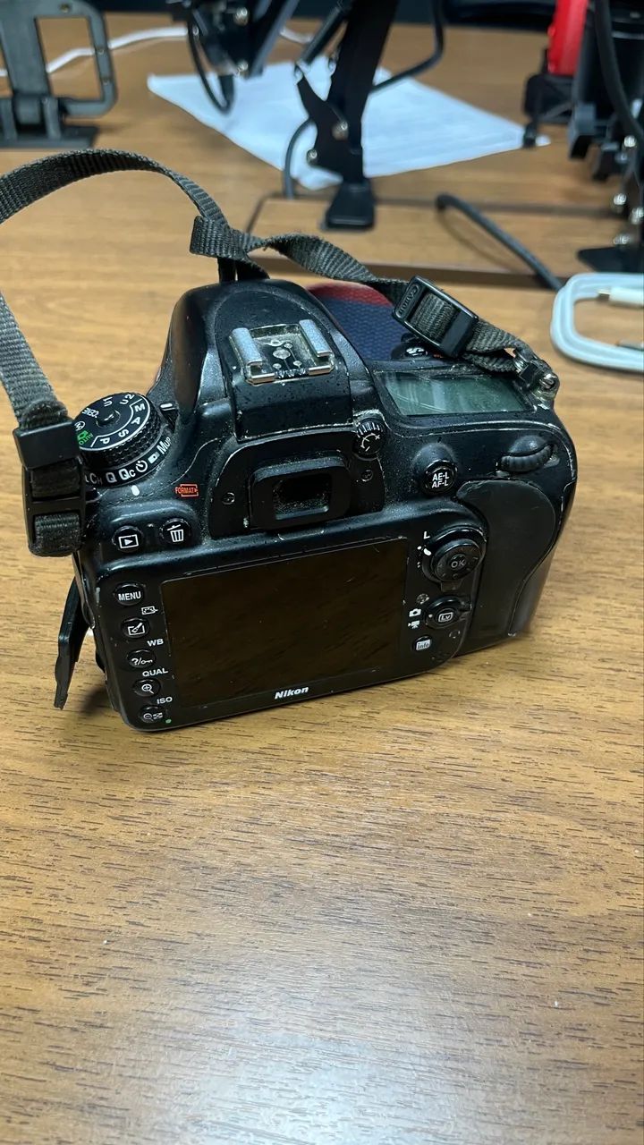 Câmera Nikon D610 para retirada de peças.