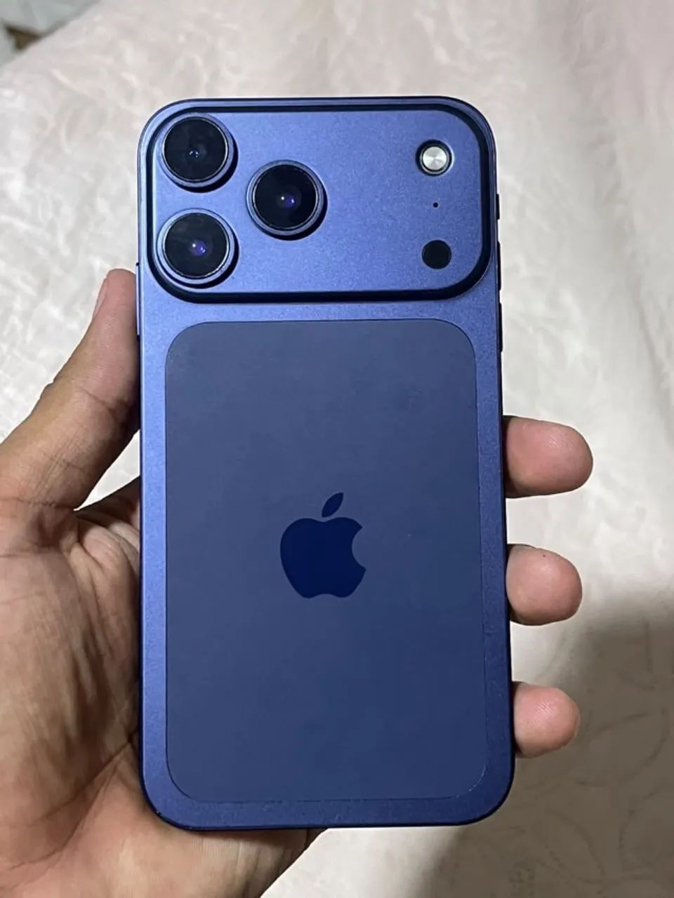 iPhone XR com a carcaça do 17 pro max cor azul 