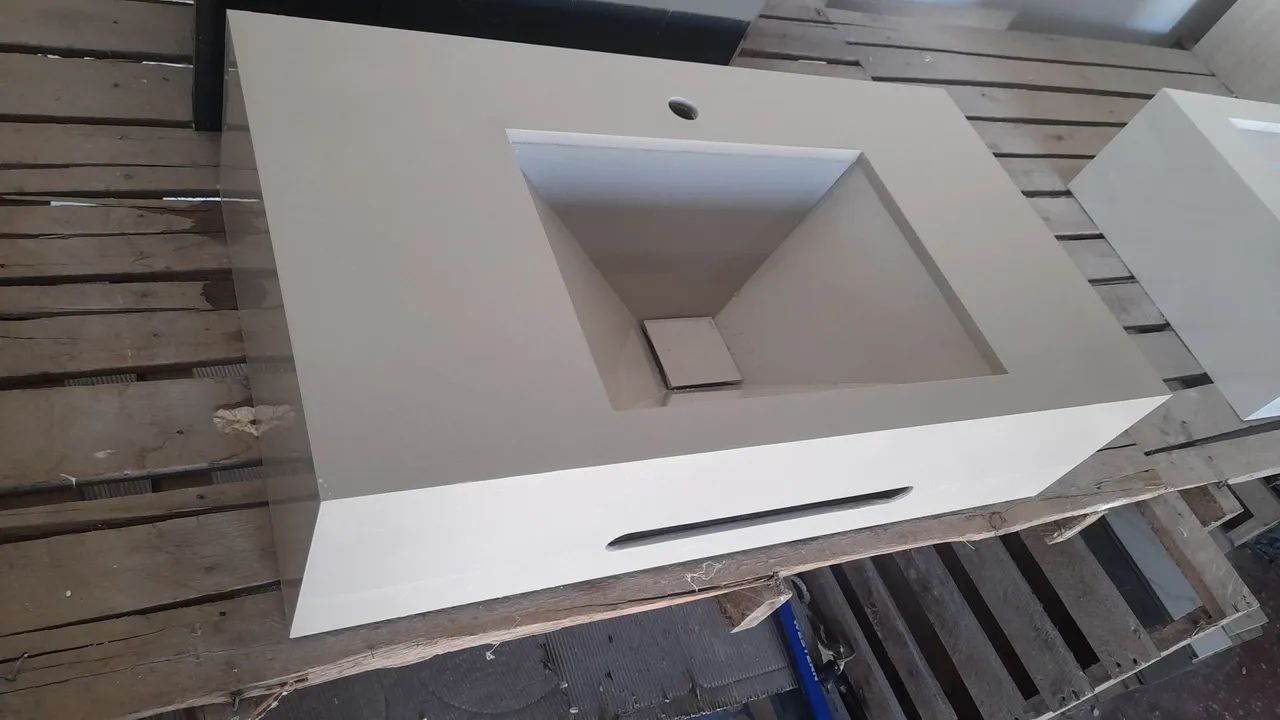 Lindo Lavatorio em pocelanato  com porta toalha apenas 550 reais medida80x45s 