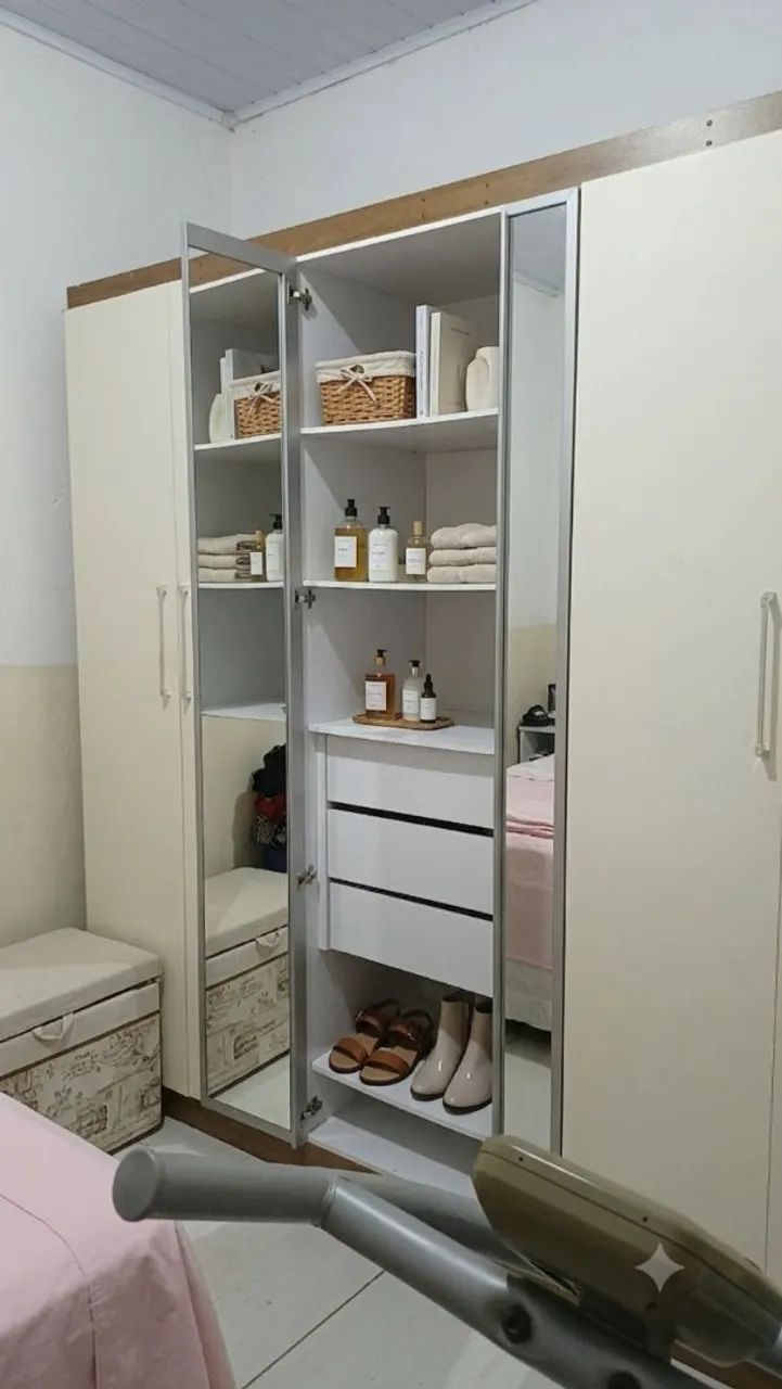 GUARDA-ROUPA GRANDE DE CASAL COM ESPELHO GRANDE  - Foto 2