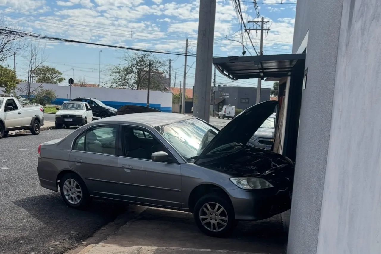 Honda Civic Sedan LX 1.7 16V 115cv Mec. 4P 2004