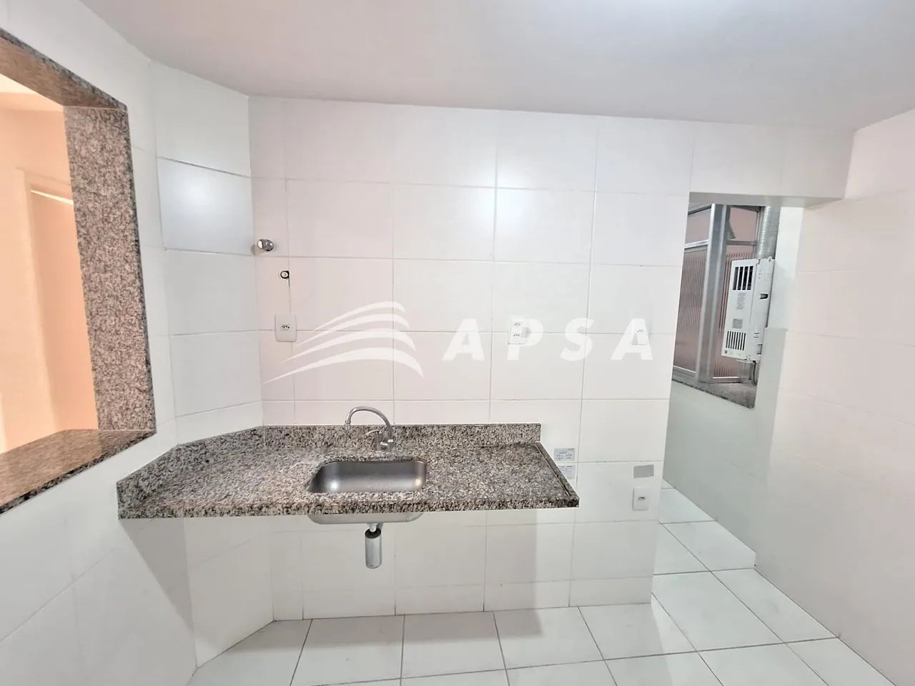 APARTAMENTO TOTALMENTE REFORMADO NO LEME, MODERNIZADO, GALERIA DE GRANDE CIRCULAÇAO DE PES - Foto 11