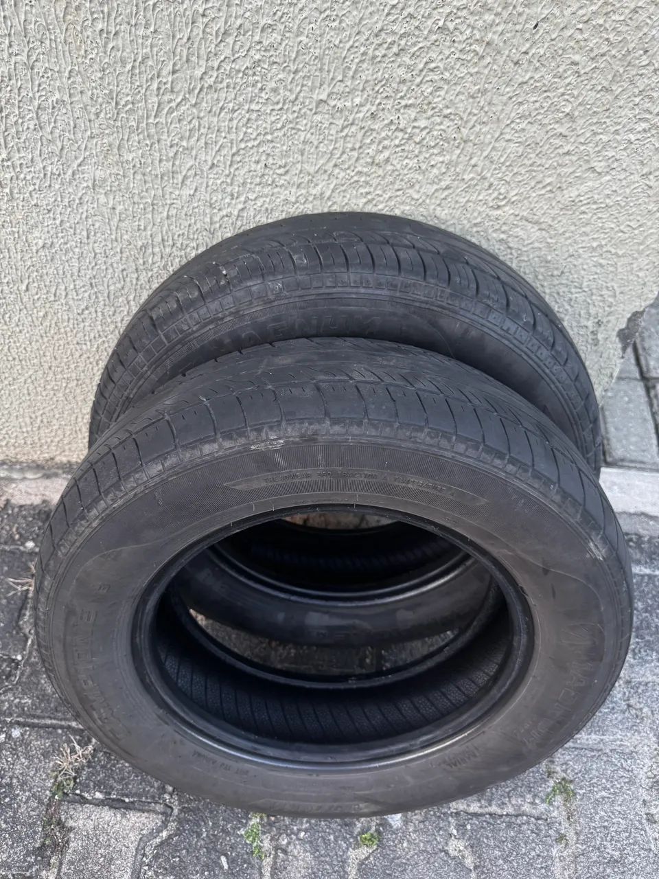 Vendo 2 Pneus