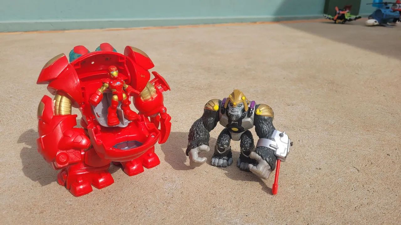 Kit Playskool Heroes: Hulkbuster e Gorila DC