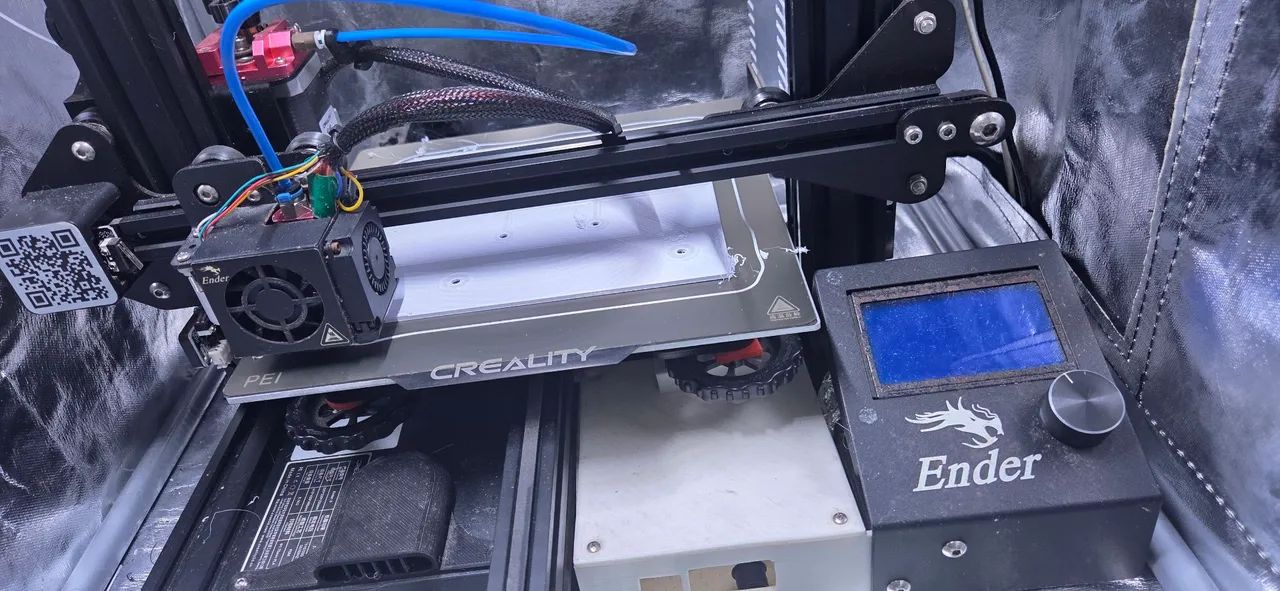 Impressora 3D Ender 3 da Creality com gabinete. - Foto 4
