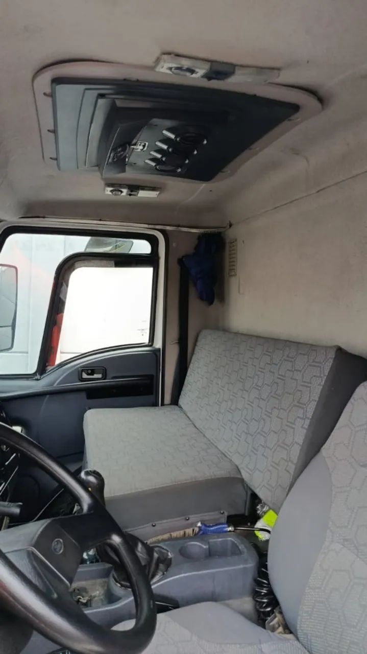 Ford Cargo 2428 - Baú 10 metros  - Foto 8