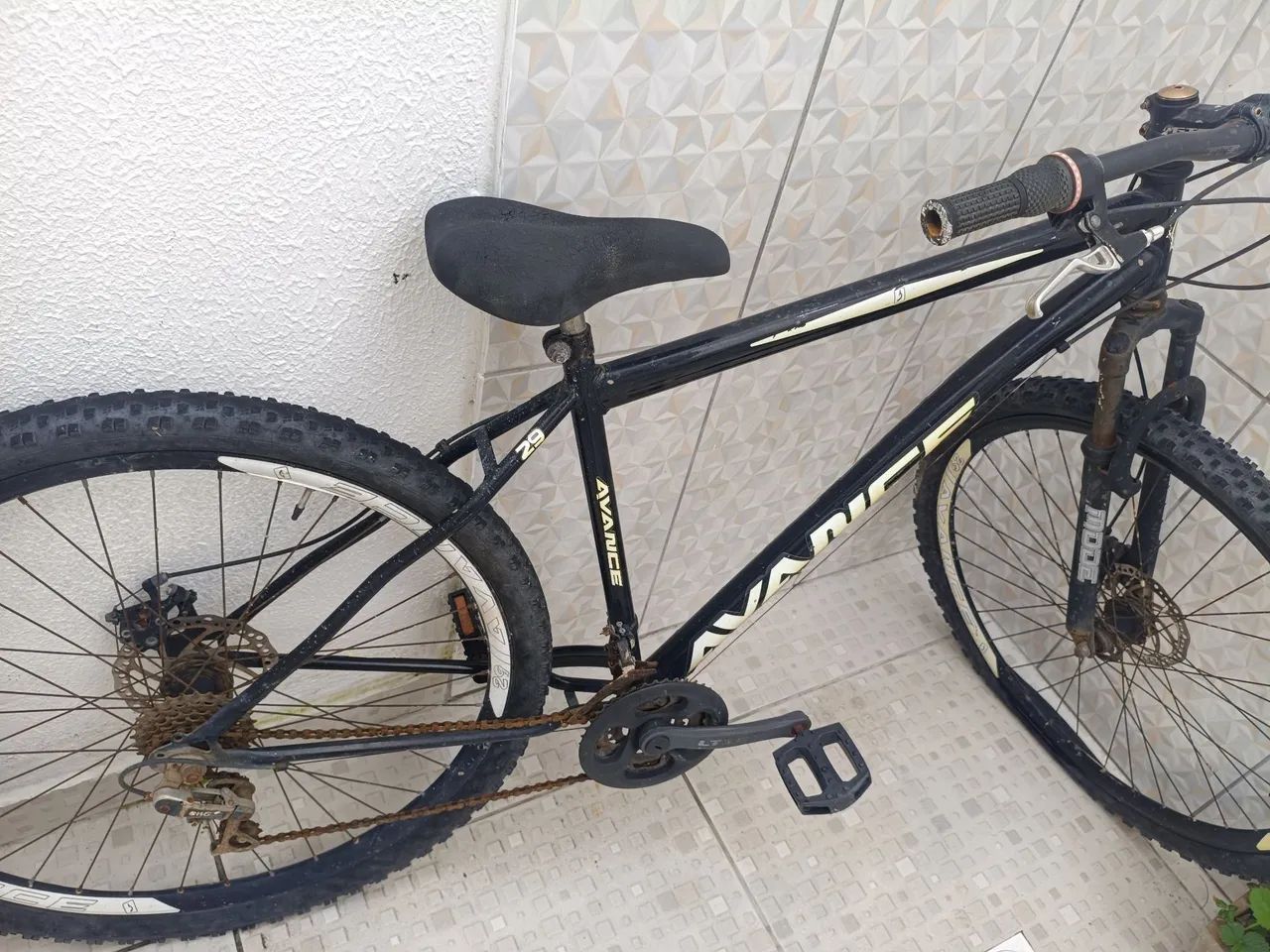 BICICLETA AVANCE ARO 29 USADA - Foto 5
