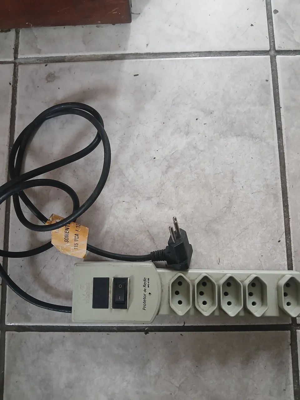 Filtro de linha com protetor